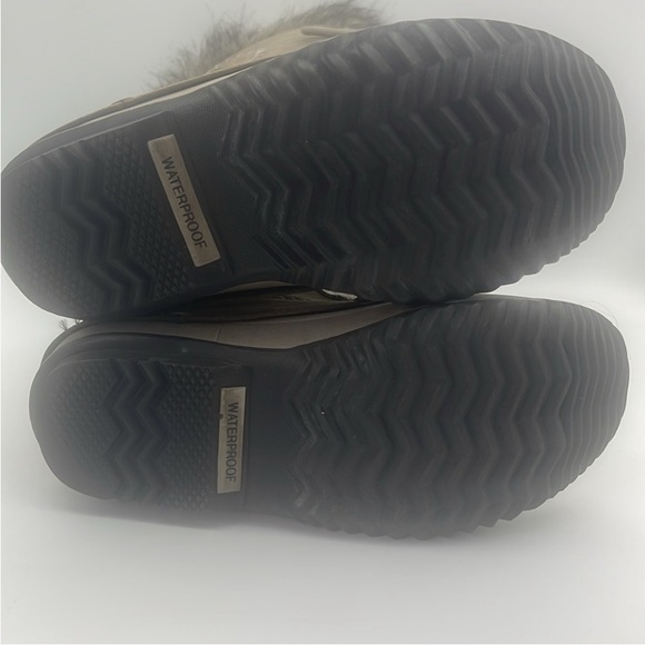 Sorel Brown and Cream Winter Boots - Picture 10 of 13